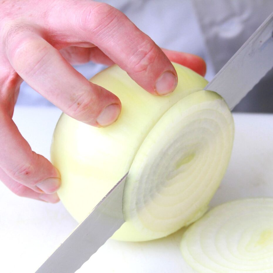 How to Cut Onions for Fajitas (Best Way to Slice Onions)